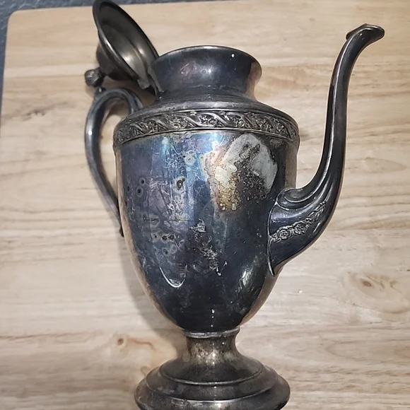 Vtg Wm. Rogers Son Silver Tone Coffee tea Pot Kettle Spring Flowers Collection.